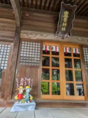 豊景神社の{uncategorized: "未分類", other: "その他", undefined: "問題あり", building: "その他建物", grave: "お墓", sacred_gate: "鳥居", guardian: "狛犬", statue: "像", buddha: "仏像", history: "歴史", nature: "自然", garden: "庭園", animal: "動物", pagoda: "塔", temizu: "手水舎", mountain_gate: "山門・神門", sanctuary: "本殿・本堂", subordinate: "末社・摂社", art: "芸術", scenery: "景色", jizo: "地蔵", ema: "絵馬", goshuin: "御朱印", omikuji: "おみくじ", items: "授与品その他", amulet: "お守り", goshuincho: "御朱印帳", eats: "食事", festival: "お祭り", votive_dance: "神楽", shichigosan: "七五三参", wedding: "結婚式", experience: "体験その他", initially: "初詣", around: "周辺", anti_infection: "感染症対策"}