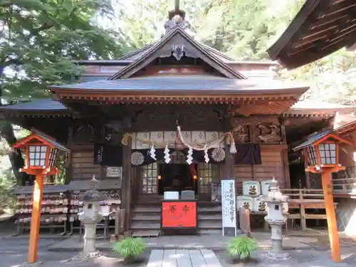 新倉富士浅間神社の本殿