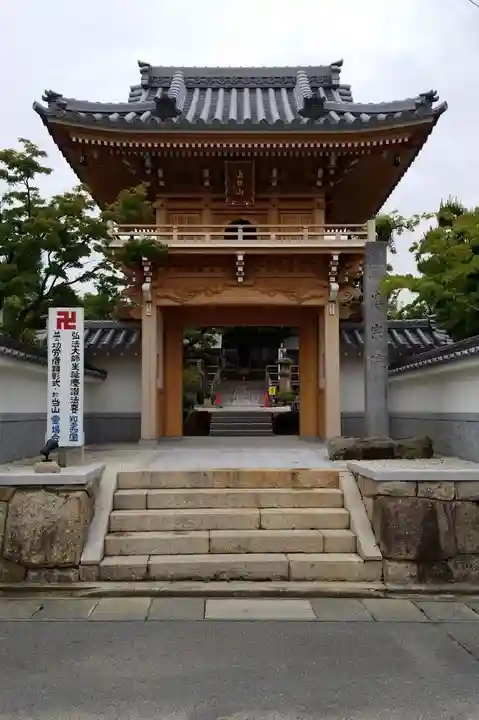 傳宗院の山門・神門