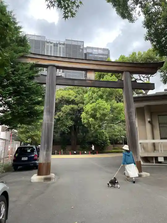 東郷神社の鳥居