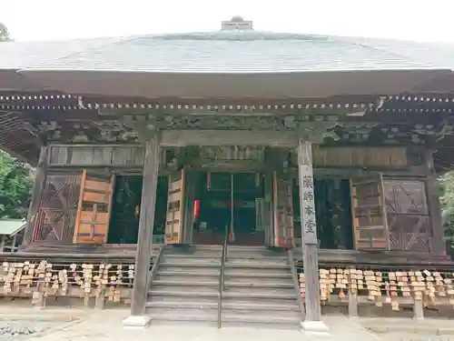 目の霊山　油山寺の本殿・本堂