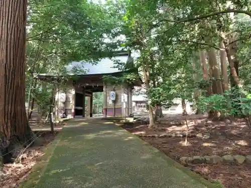 若狭彦神社（上社）の{uncategorized: "未分類", other: "その他", undefined: "問題あり", building: "その他建物", grave: "お墓", sacred_gate: "鳥居", guardian: "狛犬", statue: "像", buddha: "仏像", history: "歴史", nature: "自然", garden: "庭園", animal: "動物", pagoda: "塔", temizu: "手水舎", mountain_gate: "山門・神門", sanctuary: "本殿・本堂", subordinate: "末社・摂社", art: "芸術", scenery: "景色", jizo: "地蔵", ema: "絵馬", goshuin: "御朱印", omikuji: "おみくじ", items: "授与品その他", amulet: "お守り", goshuincho: "御朱印帳", eats: "食事", festival: "お祭り", votive_dance: "神楽", shichigosan: "七五三参", wedding: "結婚式", experience: "体験その他", initially: "初詣", around: "周辺", anti_infection: "感染症対策"}