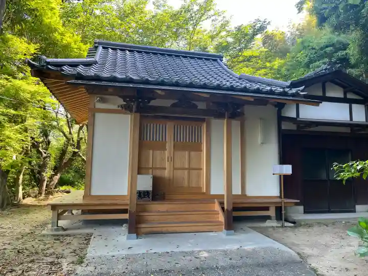 大山祇神社奥の院 生樹の御門の{uncategorized: "未分類", other: "その他", undefined: "問題あり", building: "その他建物", grave: "お墓", sacred_gate: "鳥居", guardian: "狛犬", statue: "像", buddha: "仏像", history: "歴史", nature: "自然", garden: "庭園", animal: "動物", pagoda: "塔", temizu: "手水舎", mountain_gate: "山門・神門", sanctuary: "本殿・本堂", subordinate: "末社・摂社", art: "芸術", scenery: "景色", jizo: "地蔵", ema: "絵馬", goshuin: "御朱印", omikuji: "おみくじ", items: "授与品その他", amulet: "お守り", goshuincho: "御朱印帳", eats: "食事", festival: "お祭り", votive_dance: "神楽", shichigosan: "七五三参", wedding: "結婚式", experience: "体験その他", initially: "初詣", around: "周辺", anti_infection: "感染症対策"}