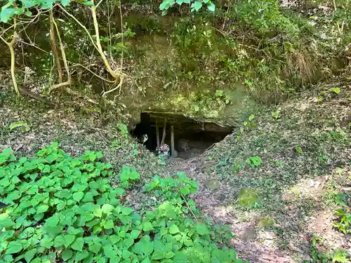 法華堂跡（源頼朝墓・北条義時墓）のお墓