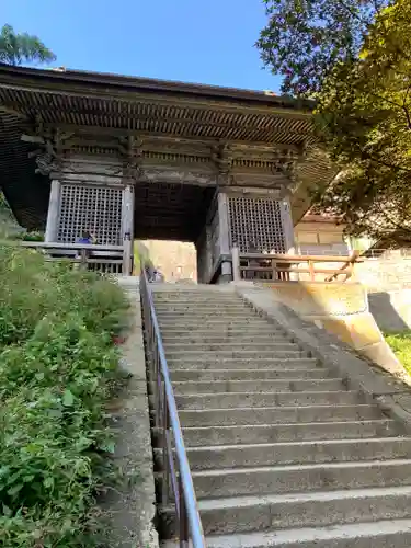 宝珠山 立石寺の山門