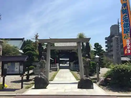 善光寺別院願王寺の鳥居