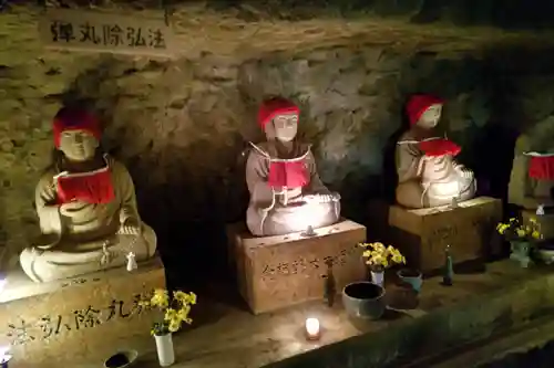 穴弘法（古城山遍照閣）(岐阜県)