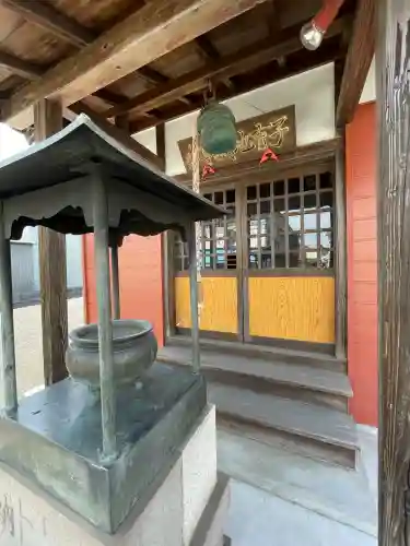 子育地蔵尊の{uncategorized: "未分類", other: "その他", undefined: "問題あり", building: "その他建物", grave: "お墓", sacred_gate: "鳥居", guardian: "狛犬", statue: "像", buddha: "仏像", history: "歴史", nature: "自然", garden: "庭園", animal: "動物", pagoda: "塔", temizu: "手水舎", mountain_gate: "山門・神門", sanctuary: "本殿・本堂", subordinate: "末社・摂社", art: "芸術", scenery: "景色", jizo: "地蔵", ema: "絵馬", goshuin: "御朱印", omikuji: "おみくじ", items: "授与品その他", amulet: "お守り", goshuincho: "御朱印帳", eats: "食事", festival: "お祭り", votive_dance: "神楽", shichigosan: "七五三参", wedding: "結婚式", experience: "体験その他", initially: "初詣", around: "周辺", anti_infection: "感染症対策"}