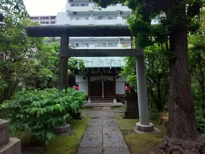 於岩稲荷田宮神社の鳥居