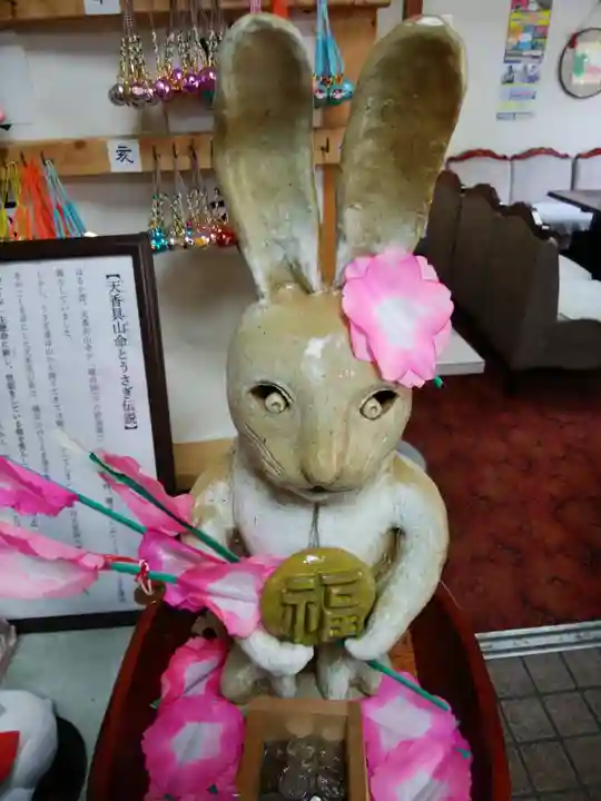 彌彦神社 (伊夜日子神社)の像