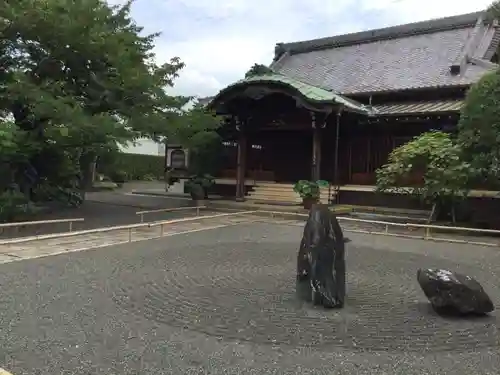 蓮光寺の庭園