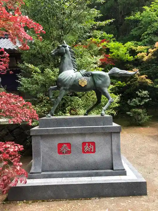 柴神社の像