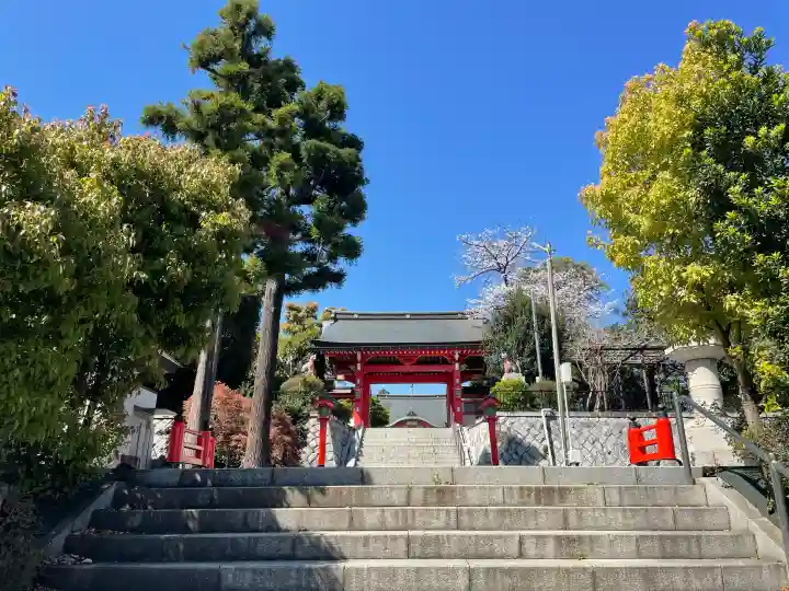 東伏見稲荷神社の{uncategorized: "未分類", other: "その他", undefined: "問題あり", building: "その他建物", grave: "お墓", sacred_gate: "鳥居", guardian: "狛犬", statue: "像", buddha: "仏像", history: "歴史", nature: "自然", garden: "庭園", animal: "動物", pagoda: "塔", temizu: "手水舎", mountain_gate: "山門・神門", sanctuary: "本殿・本堂", subordinate: "末社・摂社", art: "芸術", scenery: "景色", jizo: "地蔵", ema: "絵馬", goshuin: "御朱印", omikuji: "おみくじ", items: "授与品その他", amulet: "お守り", goshuincho: "御朱印帳", eats: "食事", festival: "お祭り", votive_dance: "神楽", shichigosan: "七五三参", wedding: "結婚式", experience: "体験その他", initially: "初詣", around: "周辺", anti_infection: "感染症対策"}
