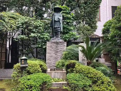 薬研堀不動院(川崎大師東京別院)の像