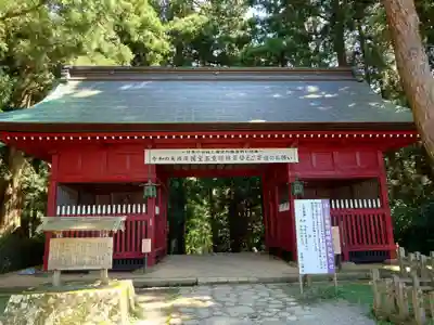 出羽神社(出羽三山神社)~三神合祭殿~の山門・神門
