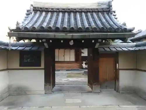 龍岸寺の山門