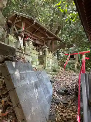西森稲荷大明神の{uncategorized: "未分類", other: "その他", undefined: "問題あり", building: "その他建物", grave: "お墓", sacred_gate: "鳥居", guardian: "狛犬", statue: "像", buddha: "仏像", history: "歴史", nature: "自然", garden: "庭園", animal: "動物", pagoda: "塔", temizu: "手水舎", mountain_gate: "山門・神門", sanctuary: "本殿・本堂", subordinate: "末社・摂社", art: "芸術", scenery: "景色", jizo: "地蔵", ema: "絵馬", goshuin: "御朱印", omikuji: "おみくじ", items: "授与品その他", amulet: "お守り", goshuincho: "御朱印帳", eats: "食事", festival: "お祭り", votive_dance: "神楽", shichigosan: "七五三参", wedding: "結婚式", experience: "体験その他", initially: "初詣", around: "周辺", anti_infection: "感染症対策"}