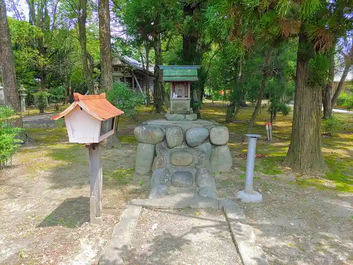 賣夫神社(嫁振)の末社・摂社