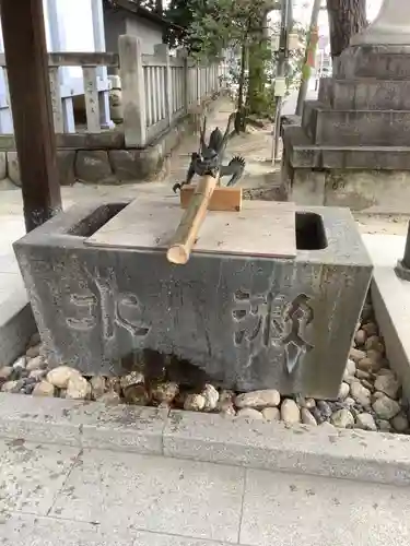 堤治神社の手水舎