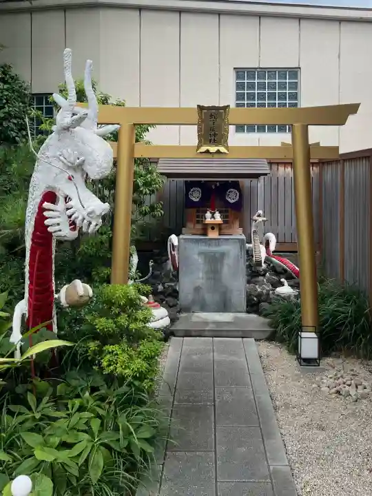 蛇窪神社の{uncategorized: "未分類", other: "その他", undefined: "問題あり", building: "その他建物", grave: "お墓", sacred_gate: "鳥居", guardian: "狛犬", statue: "像", buddha: "仏像", history: "歴史", nature: "自然", garden: "庭園", animal: "動物", pagoda: "塔", temizu: "手水舎", mountain_gate: "山門・神門", sanctuary: "本殿・本堂", subordinate: "末社・摂社", art: "芸術", scenery: "景色", jizo: "地蔵", ema: "絵馬", goshuin: "御朱印", omikuji: "おみくじ", items: "授与品その他", amulet: "お守り", goshuincho: "御朱印帳", eats: "食事", festival: "お祭り", votive_dance: "神楽", shichigosan: "七五三参", wedding: "結婚式", experience: "体験その他", initially: "初詣", around: "周辺", anti_infection: "感染症対策"}