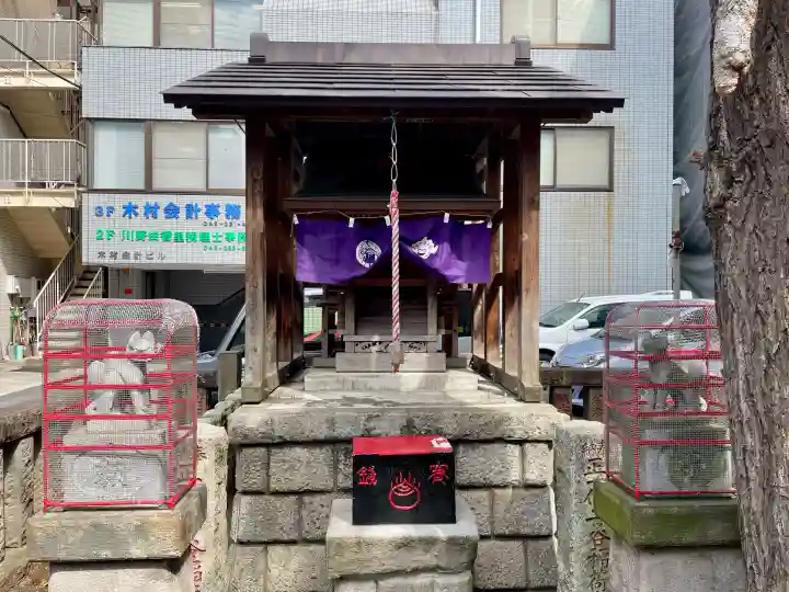 二ツ谷稲荷神社の{uncategorized: "未分類", other: "その他", undefined: "問題あり", building: "その他建物", grave: "お墓", sacred_gate: "鳥居", guardian: "狛犬", statue: "像", buddha: "仏像", history: "歴史", nature: "自然", garden: "庭園", animal: "動物", pagoda: "塔", temizu: "手水舎", mountain_gate: "山門・神門", sanctuary: "本殿・本堂", subordinate: "末社・摂社", art: "芸術", scenery: "景色", jizo: "地蔵", ema: "絵馬", goshuin: "御朱印", omikuji: "おみくじ", items: "授与品その他", amulet: "お守り", goshuincho: "御朱印帳", eats: "食事", festival: "お祭り", votive_dance: "神楽", shichigosan: "七五三参", wedding: "結婚式", experience: "体験その他", initially: "初詣", around: "周辺", anti_infection: "感染症対策"}