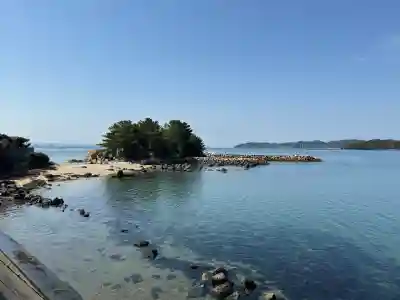 箱島神社の{uncategorized: "未分類", other: "その他", undefined: "問題あり", building: "その他建物", grave: "お墓", sacred_gate: "鳥居", guardian: "狛犬", statue: "像", buddha: "仏像", history: "歴史", nature: "自然", garden: "庭園", animal: "動物", pagoda: "塔", temizu: "手水舎", mountain_gate: "山門・神門", sanctuary: "本殿・本堂", subordinate: "末社・摂社", art: "芸術", scenery: "景色", jizo: "地蔵", ema: "絵馬", goshuin: "御朱印", omikuji: "おみくじ", items: "授与品その他", amulet: "お守り", goshuincho: "御朱印帳", eats: "食事", festival: "お祭り", votive_dance: "神楽", shichigosan: "七五三参", wedding: "結婚式", experience: "体験その他", initially: "初詣", around: "周辺", anti_infection: "感染症対策"}