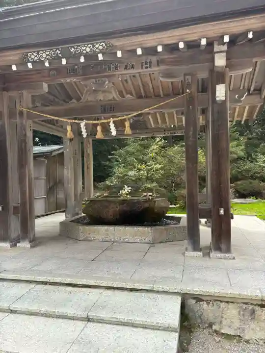 氣多大社の{uncategorized: "未分類", other: "その他", undefined: "問題あり", building: "その他建物", grave: "お墓", sacred_gate: "鳥居", guardian: "狛犬", statue: "像", buddha: "仏像", history: "歴史", nature: "自然", garden: "庭園", animal: "動物", pagoda: "塔", temizu: "手水舎", mountain_gate: "山門・神門", sanctuary: "本殿・本堂", subordinate: "末社・摂社", art: "芸術", scenery: "景色", jizo: "地蔵", ema: "絵馬", goshuin: "御朱印", omikuji: "おみくじ", items: "授与品その他", amulet: "お守り", goshuincho: "御朱印帳", eats: "食事", festival: "お祭り", votive_dance: "神楽", shichigosan: "七五三参", wedding: "結婚式", experience: "体験その他", initially: "初詣", around: "周辺", anti_infection: "感染症対策"}