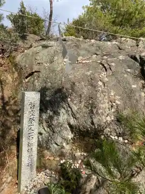石上布都魂神社の{uncategorized: "未分類", other: "その他", undefined: "問題あり", building: "その他建物", grave: "お墓", sacred_gate: "鳥居", guardian: "狛犬", statue: "像", buddha: "仏像", history: "歴史", nature: "自然", garden: "庭園", animal: "動物", pagoda: "塔", temizu: "手水舎", mountain_gate: "山門・神門", sanctuary: "本殿・本堂", subordinate: "末社・摂社", art: "芸術", scenery: "景色", jizo: "地蔵", ema: "絵馬", goshuin: "御朱印", omikuji: "おみくじ", items: "授与品その他", amulet: "お守り", goshuincho: "御朱印帳", eats: "食事", festival: "お祭り", votive_dance: "神楽", shichigosan: "七五三参", wedding: "結婚式", experience: "体験その他", initially: "初詣", around: "周辺", anti_infection: "感染症対策"}