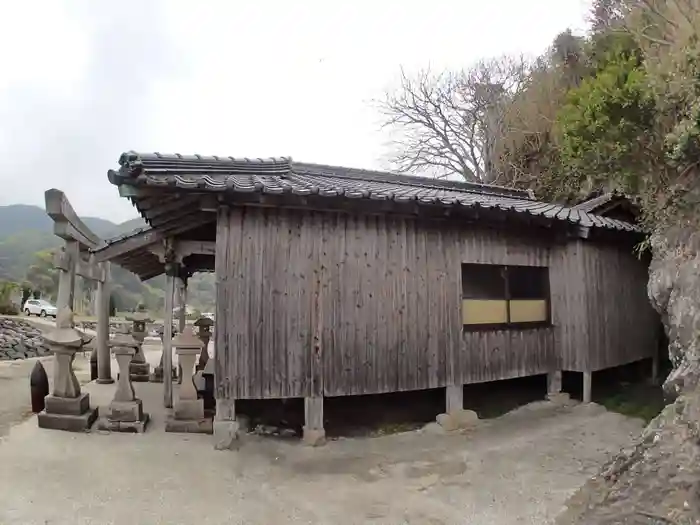 都々智神社の本殿