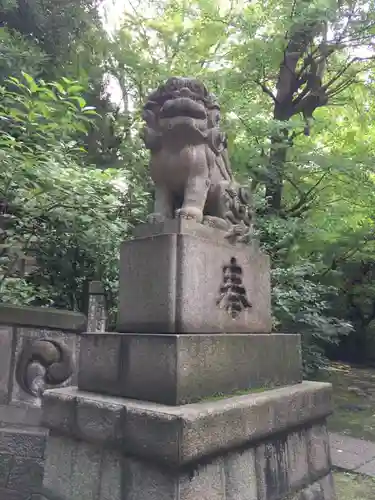 赤坂氷川神社の狛犬