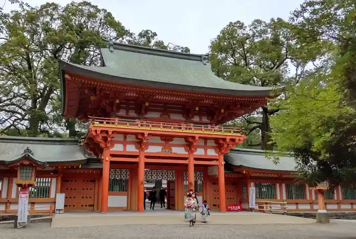 武蔵一宮氷川神社の山門・神門