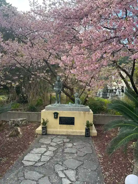 かっぱの寺 栖足寺の{uncategorized: "未分類", other: "その他", undefined: "問題あり", building: "その他建物", grave: "お墓", sacred_gate: "鳥居", guardian: "狛犬", statue: "像", buddha: "仏像", history: "歴史", nature: "自然", garden: "庭園", animal: "動物", pagoda: "塔", temizu: "手水舎", mountain_gate: "山門・神門", sanctuary: "本殿・本堂", subordinate: "末社・摂社", art: "芸術", scenery: "景色", jizo: "地蔵", ema: "絵馬", goshuin: "御朱印", omikuji: "おみくじ", items: "授与品その他", amulet: "お守り", goshuincho: "御朱印帳", eats: "食事", festival: "お祭り", votive_dance: "神楽", shichigosan: "七五三参", wedding: "結婚式", experience: "体験その他", initially: "初詣", around: "周辺", anti_infection: "感染症対策"}