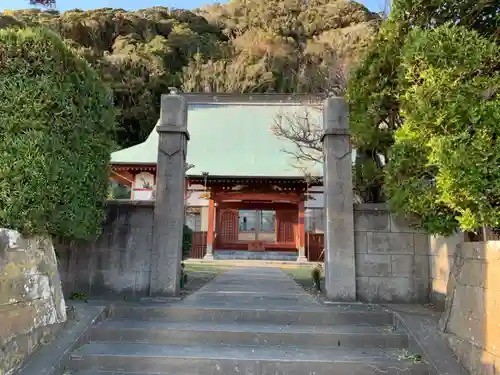 観養院の山門