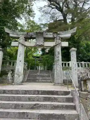矢上神社の{uncategorized: "未分類", other: "その他", undefined: "問題あり", building: "その他建物", grave: "お墓", sacred_gate: "鳥居", guardian: "狛犬", statue: "像", buddha: "仏像", history: "歴史", nature: "自然", garden: "庭園", animal: "動物", pagoda: "塔", temizu: "手水舎", mountain_gate: "山門・神門", sanctuary: "本殿・本堂", subordinate: "末社・摂社", art: "芸術", scenery: "景色", jizo: "地蔵", ema: "絵馬", goshuin: "御朱印", omikuji: "おみくじ", items: "授与品その他", amulet: "お守り", goshuincho: "御朱印帳", eats: "食事", festival: "お祭り", votive_dance: "神楽", shichigosan: "七五三参", wedding: "結婚式", experience: "体験その他", initially: "初詣", around: "周辺", anti_infection: "感染症対策"}