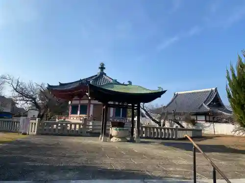 久米田寺の{uncategorized: "未分類", other: "その他", undefined: "問題あり", building: "その他建物", grave: "お墓", sacred_gate: "鳥居", guardian: "狛犬", statue: "像", buddha: "仏像", history: "歴史", nature: "自然", garden: "庭園", animal: "動物", pagoda: "塔", temizu: "手水舎", mountain_gate: "山門・神門", sanctuary: "本殿・本堂", subordinate: "末社・摂社", art: "芸術", scenery: "景色", jizo: "地蔵", ema: "絵馬", goshuin: "御朱印", omikuji: "おみくじ", items: "授与品その他", amulet: "お守り", goshuincho: "御朱印帳", eats: "食事", festival: "お祭り", votive_dance: "神楽", shichigosan: "七五三参", wedding: "結婚式", experience: "体験その他", initially: "初詣", around: "周辺", anti_infection: "感染症対策"}
