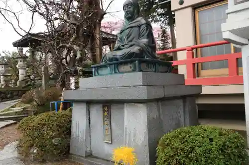 日輪寺の像