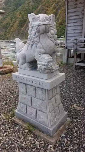 太田神社（拝殿）の狛犬