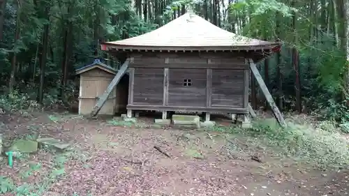 名称不明のお寺の本殿・本堂