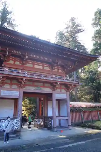 日吉大社の山門