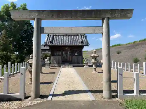 殿名八剣神社の鳥居