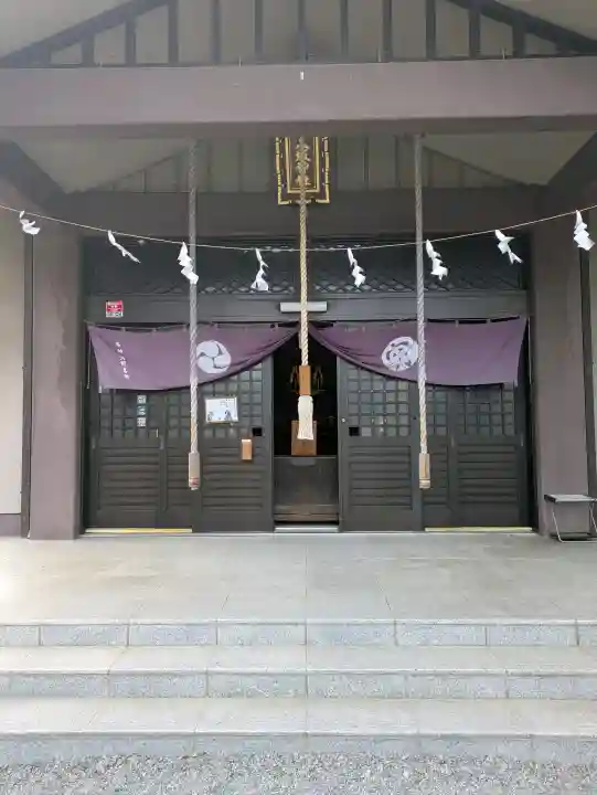 日野八坂神社の{uncategorized: "未分類", other: "その他", undefined: "問題あり", building: "その他建物", grave: "お墓", sacred_gate: "鳥居", guardian: "狛犬", statue: "像", buddha: "仏像", history: "歴史", nature: "自然", garden: "庭園", animal: "動物", pagoda: "塔", temizu: "手水舎", mountain_gate: "山門・神門", sanctuary: "本殿・本堂", subordinate: "末社・摂社", art: "芸術", scenery: "景色", jizo: "地蔵", ema: "絵馬", goshuin: "御朱印", omikuji: "おみくじ", items: "授与品その他", amulet: "お守り", goshuincho: "御朱印帳", eats: "食事", festival: "お祭り", votive_dance: "神楽", shichigosan: "七五三参", wedding: "結婚式", experience: "体験その他", initially: "初詣", around: "周辺", anti_infection: "感染症対策"}