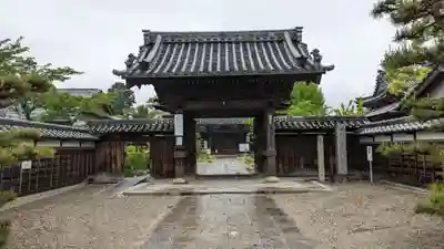 妙華寺の山門・神門