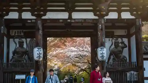 石山寺の山門・神門
