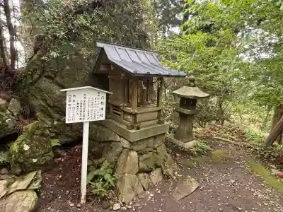 砥鹿神社(奥宮)の{uncategorized: "未分類", other: "その他", undefined: "問題あり", building: "その他建物", grave: "お墓", sacred_gate: "鳥居", guardian: "狛犬", statue: "像", buddha: "仏像", history: "歴史", nature: "自然", garden: "庭園", animal: "動物", pagoda: "塔", temizu: "手水舎", mountain_gate: "山門・神門", sanctuary: "本殿・本堂", subordinate: "末社・摂社", art: "芸術", scenery: "景色", jizo: "地蔵", ema: "絵馬", goshuin: "御朱印", omikuji: "おみくじ", items: "授与品その他", amulet: "お守り", goshuincho: "御朱印帳", eats: "食事", festival: "お祭り", votive_dance: "神楽", shichigosan: "七五三参", wedding: "結婚式", experience: "体験その他", initially: "初詣", around: "周辺", anti_infection: "感染症対策"}