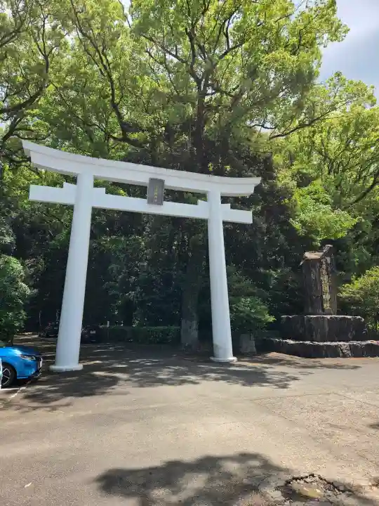 宮崎縣護國神社の{uncategorized: "未分類", other: "その他", undefined: "問題あり", building: "その他建物", grave: "お墓", sacred_gate: "鳥居", guardian: "狛犬", statue: "像", buddha: "仏像", history: "歴史", nature: "自然", garden: "庭園", animal: "動物", pagoda: "塔", temizu: "手水舎", mountain_gate: "山門・神門", sanctuary: "本殿・本堂", subordinate: "末社・摂社", art: "芸術", scenery: "景色", jizo: "地蔵", ema: "絵馬", goshuin: "御朱印", omikuji: "おみくじ", items: "授与品その他", amulet: "お守り", goshuincho: "御朱印帳", eats: "食事", festival: "お祭り", votive_dance: "神楽", shichigosan: "七五三参", wedding: "結婚式", experience: "体験その他", initially: "初詣", around: "周辺", anti_infection: "感染症対策"}