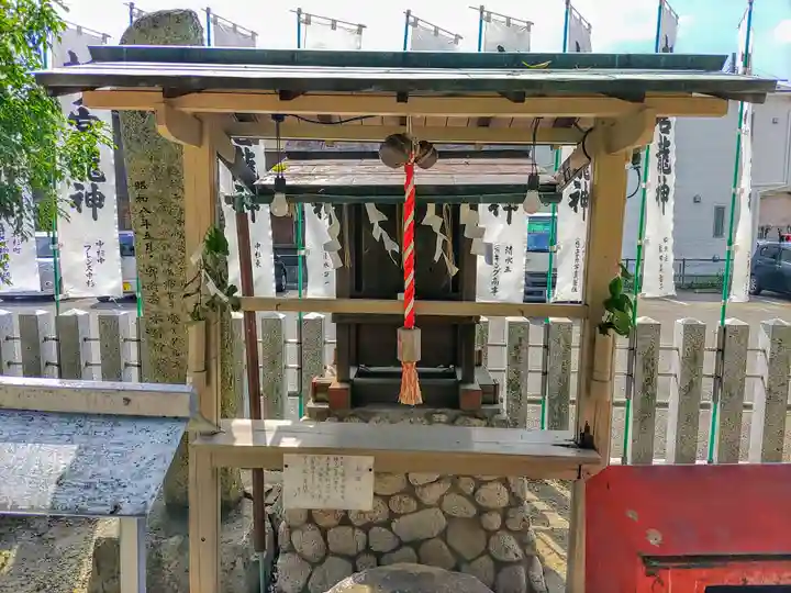 神明社・八幡社合殿(中杉町)の末社・摂社