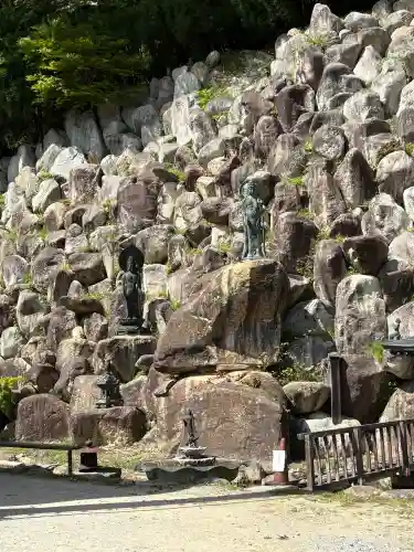 観音正寺の{uncategorized: "未分類", other: "その他", undefined: "問題あり", building: "その他建物", grave: "お墓", sacred_gate: "鳥居", guardian: "狛犬", statue: "像", buddha: "仏像", history: "歴史", nature: "自然", garden: "庭園", animal: "動物", pagoda: "塔", temizu: "手水舎", mountain_gate: "山門・神門", sanctuary: "本殿・本堂", subordinate: "末社・摂社", art: "芸術", scenery: "景色", jizo: "地蔵", ema: "絵馬", goshuin: "御朱印", omikuji: "おみくじ", items: "授与品その他", amulet: "お守り", goshuincho: "御朱印帳", eats: "食事", festival: "お祭り", votive_dance: "神楽", shichigosan: "七五三参", wedding: "結婚式", experience: "体験その他", initially: "初詣", around: "周辺", anti_infection: "感染症対策"}