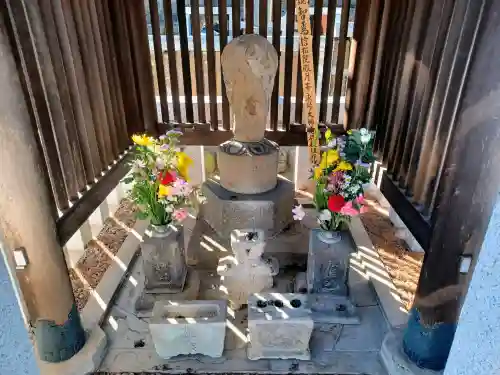 信松院の{uncategorized: "未分類", other: "その他", undefined: "問題あり", building: "その他建物", grave: "お墓", sacred_gate: "鳥居", guardian: "狛犬", statue: "像", buddha: "仏像", history: "歴史", nature: "自然", garden: "庭園", animal: "動物", pagoda: "塔", temizu: "手水舎", mountain_gate: "山門・神門", sanctuary: "本殿・本堂", subordinate: "末社・摂社", art: "芸術", scenery: "景色", jizo: "地蔵", ema: "絵馬", goshuin: "御朱印", omikuji: "おみくじ", items: "授与品その他", amulet: "お守り", goshuincho: "御朱印帳", eats: "食事", festival: "お祭り", votive_dance: "神楽", shichigosan: "七五三参", wedding: "結婚式", experience: "体験その他", initially: "初詣", around: "周辺", anti_infection: "感染症対策"}