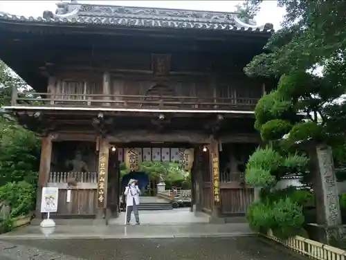 霊山寺の山門