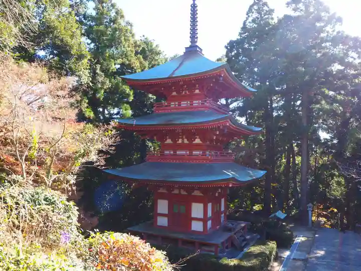 目の霊山 油山寺の塔